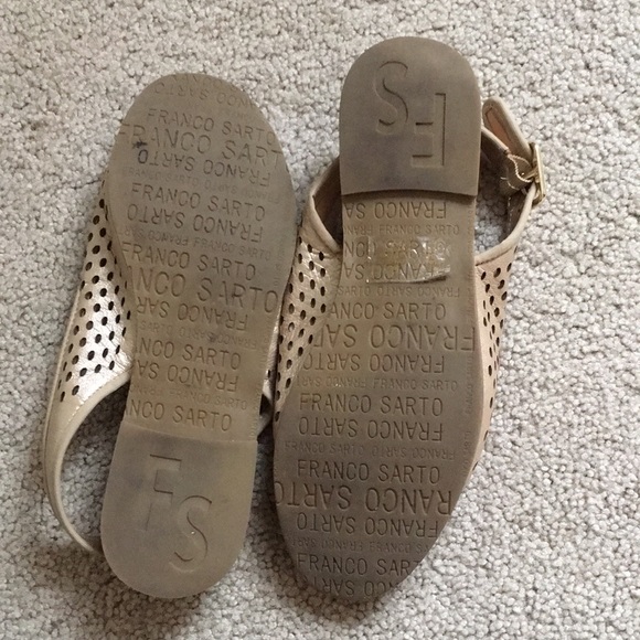 💛GOLD SANDALS💛 - Picture 2 of 4